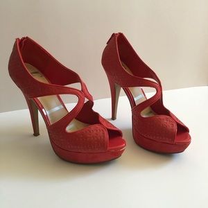 Gorgeous coral heels!